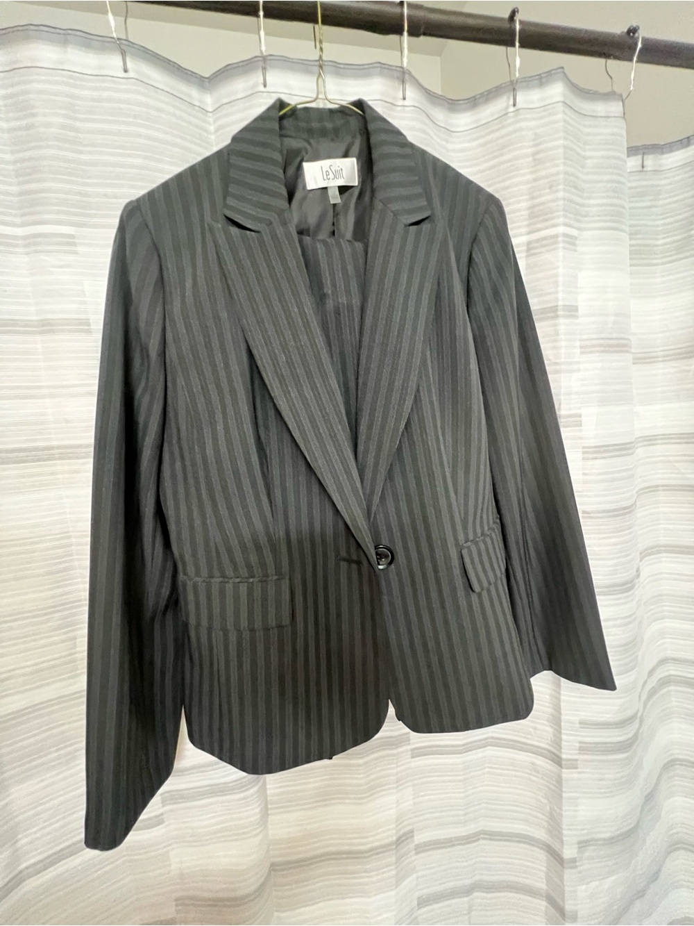 Le Suit Charcoal Gray Tonal Pinstripe Blazer & Pants 2 Piece Suit
